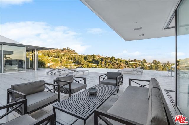 1620 Carla, Beverly Hills CA: https://media.crmls.org/mediaz/15796672-c097-444b-90b8-e6017555677f.jpg