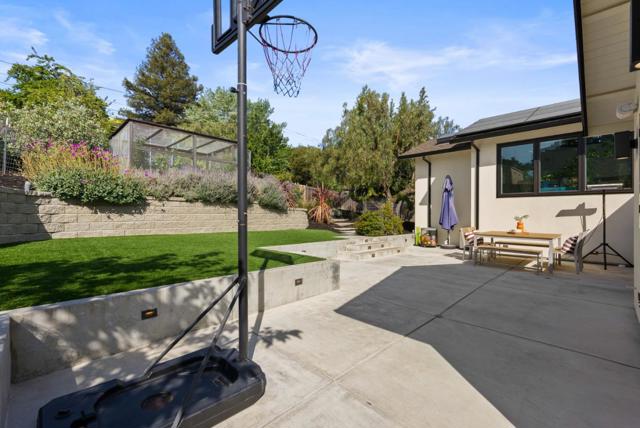 322 Elm Street, San Carlos CA: https://media.crmls.org/mediaz/15798e1e-b078-4a9e-86e0-41c064c7312e.jpg
