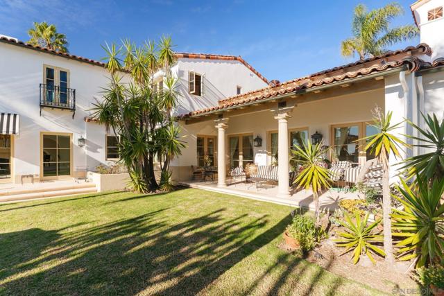 6692 La Jolla Scenic Dr S, La Jolla CA: https://media.crmls.org/mediaz/1579c055-3fa1-4823-8947-f73c5c30eea0.jpg