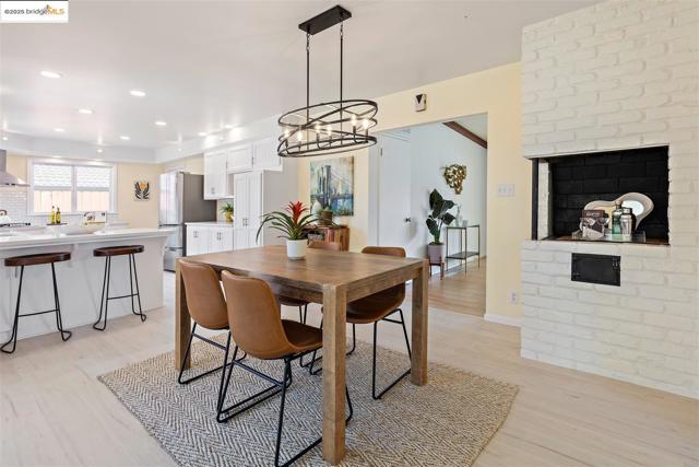 4511 Gregory Way, Richmond CA: https://media.crmls.org/mediaz/1579e404-449d-494f-b2f9-070fb44ba564.jpg