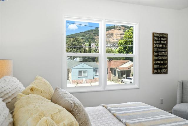 4030 Edwards Ave, Oakland CA: https://media.crmls.org/mediaz/157a3449-8140-49cf-9f2b-21e6bff2989e.jpg