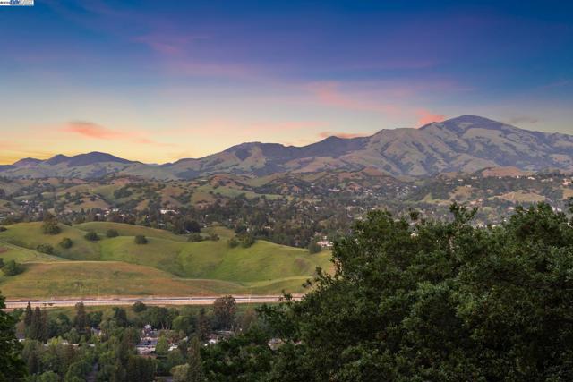 361 Castle Crest Rd, Alamo CA: https://media.crmls.org/mediaz/157a8202-cc10-4384-b594-93b4a84c0aff.jpg