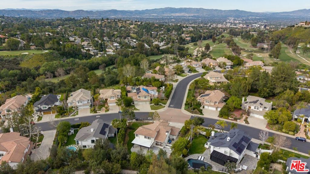 https://media.crmls.org/mediaz/157a9bd6-8220-49ec-bb00-5bda44132440.jpg?preset=X-Large