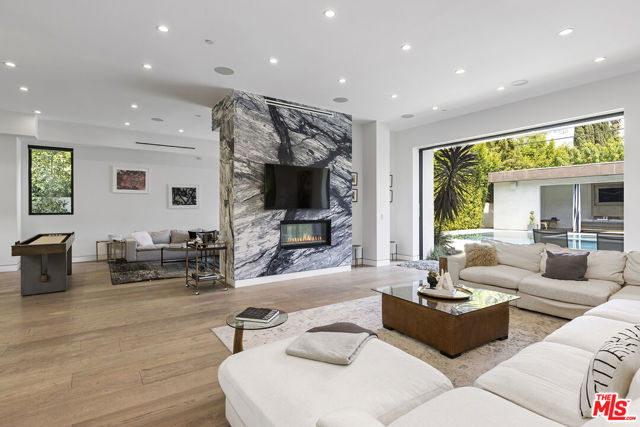 726 N Martel Avenue, Los Angeles CA: https://media.crmls.org/mediaz/157b4239-1de6-4f89-9787-66eb858c63a3.jpg
