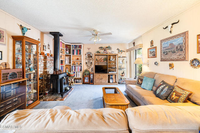 1748 Sutter Avenue, Simi Valley CA: https://media.crmls.org/mediaz/157b875c-8249-4bf5-8931-79ae7775b42c.jpg