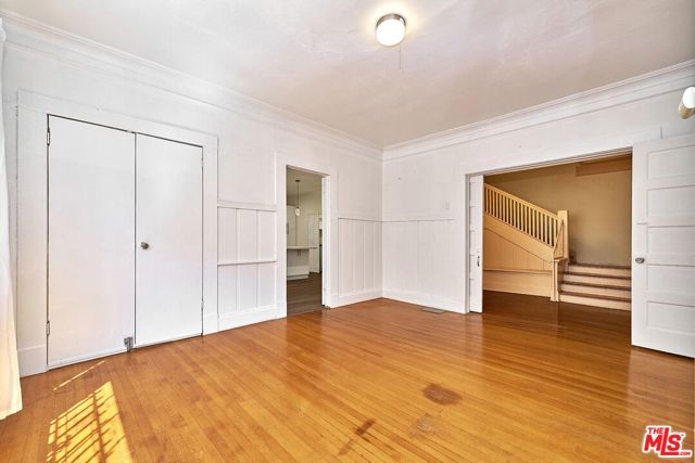 2619 Raymond Avenue, Los Angeles CA: https://media.crmls.org/mediaz/157c210f-44c4-497d-8d39-2a6a33f9ee3c.jpg