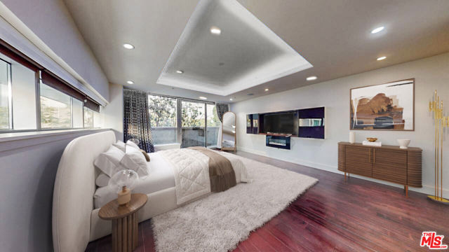 1155 S Grand Avenue, Los Angeles CA: https://media.crmls.org/mediaz/157c9417-c003-4829-9969-557b619c1e84.jpg