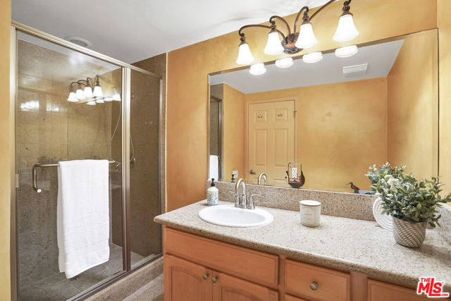 25200 Malibu Road, Malibu CA: https://media.crmls.org/mediaz/157cc651-bfac-496c-8fce-a05c434db2fe.jpg