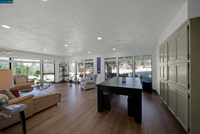Image 7 of 60 For 1324 Alves Dr
