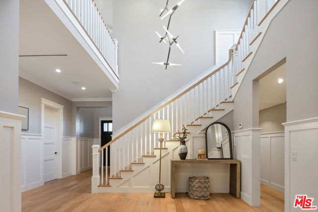 6336 Lindenhurst Avenue, Los Angeles CA: https://media.crmls.org/mediaz/157d0d97-1030-46fc-9f79-f794ec33a238.jpg