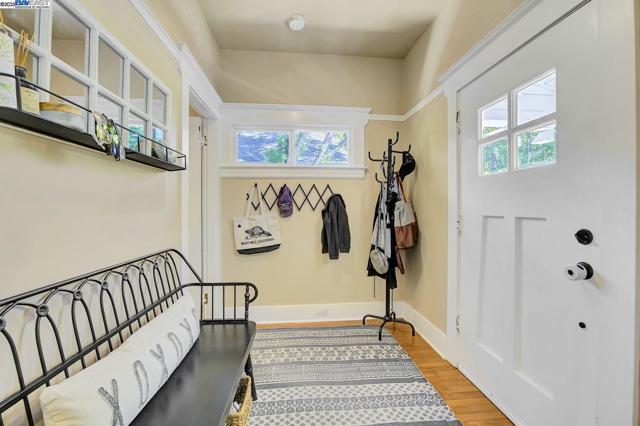1215 Castro St, Martinez CA: https://media.crmls.org/mediaz/157d5149-d5c3-4eec-a933-4aef11d40919.jpg