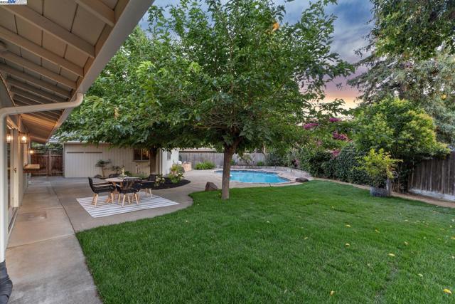 1515 Grove Way, Concord CA: https://media.crmls.org/mediaz/157d9dff-6ebf-48fc-b929-356665673505.jpg