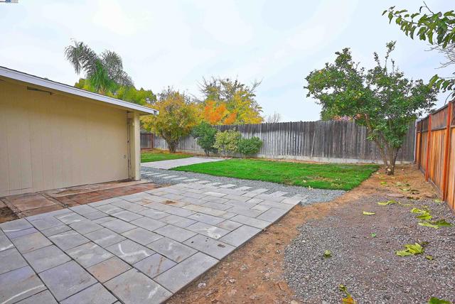 974 Walnut Dr, Oakley CA: https://media.crmls.org/mediaz/157dba87-0fd4-42cc-8e9d-61a63ce991c4.jpg