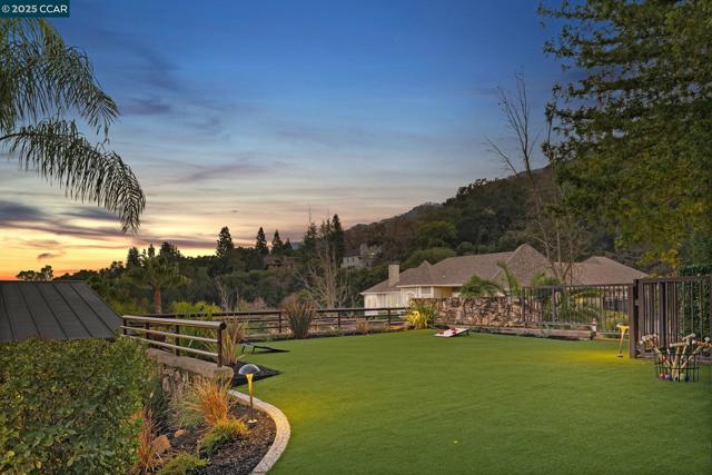 21 Deer Oaks Ct, Pleasanton CA: https://media.crmls.org/mediaz/157dde08-428d-4626-8a28-68f9d14067bd.jpg