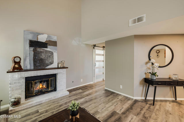 4471 Skyglen Court, Moorpark CA: https://media.crmls.org/mediaz/157e36ad-47b6-485a-9871-5e3573bac4de.jpg