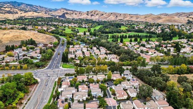 705 Otter Court, Fairfield CA: https://media.crmls.org/mediaz/157e41ac-038b-4460-8b7e-8196b7115a6e.jpg