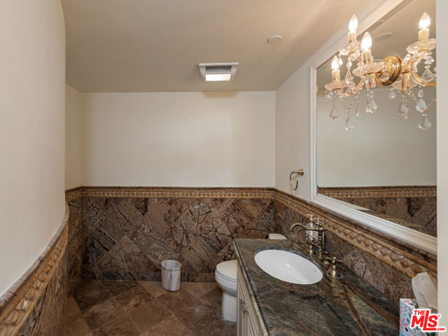 1455 Robmar Drive, Beverly Hills CA: https://media.crmls.org/mediaz/157e566a-5529-4442-aae0-4a45ebf21fe1.jpg