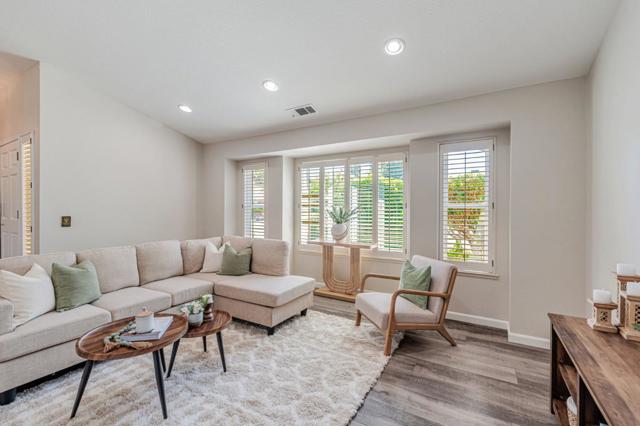 4025 Santa Maria Place, Turlock CA: https://media.crmls.org/mediaz/157e588e-ec4f-4978-aaa4-cf2faa89e24e.jpg