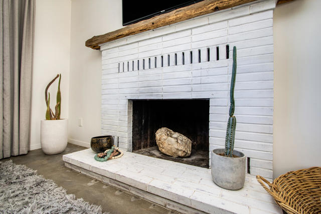 61093 Prescott Trail, Joshua Tree CA: https://media.crmls.org/mediaz/157e7762-b64e-45e7-a4a6-89b84fd9bf77.jpg