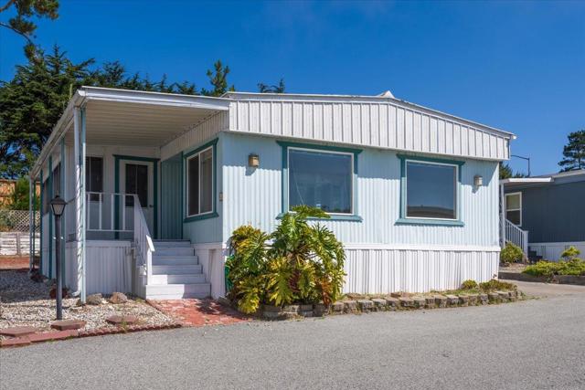 52 Oceanview Avenue, Half Moon Bay CA: https://media.crmls.org/mediaz/157f20f3-c2f4-4e4f-87ab-997801d80452.jpg