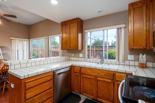 7691 Church Street, Gilroy CA: https://media.crmls.org/mediaz/157f7955-53bb-4576-8860-4361fb949dda.jpg