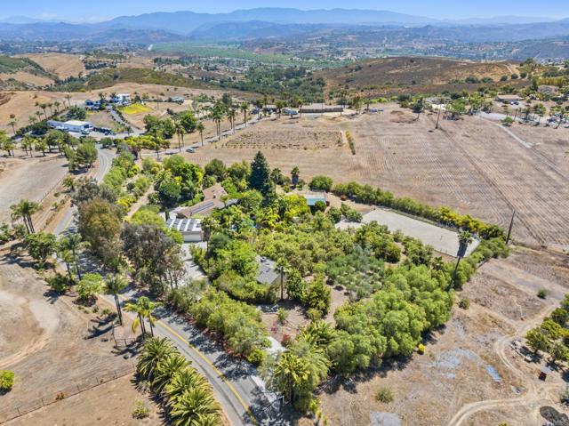 31619 21 Via Puerta Del Sol, Bonsall CA: https://media.crmls.org/mediaz/157faf40-694b-4970-8f3f-307bce396442.jpg