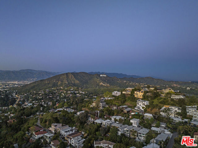 7308 Pacific View Drive, Los Angeles CA: https://media.crmls.org/mediaz/157fdcd4-5ee5-478a-a2d9-c7e679f57c03.jpg