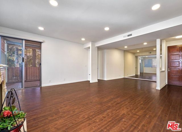 3315 Griffith Park Boulevard, Los Angeles CA: https://media.crmls.org/mediaz/15803246-abe2-4563-909e-e513ac31a055.jpg