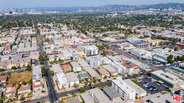 321 Oxford Avenue, Los Angeles, California 90010, 3 Bedrooms Bedrooms, ,2 BathroomsBathrooms,Condominium,For Sale,Oxford,24422237