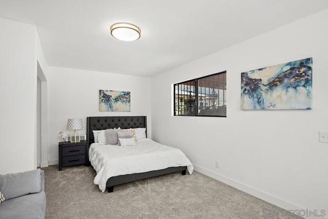 745 West St, San Diego CA: https://media.crmls.org/mediaz/15804cbb-0e73-4687-ba94-7e01402db1bc.jpg