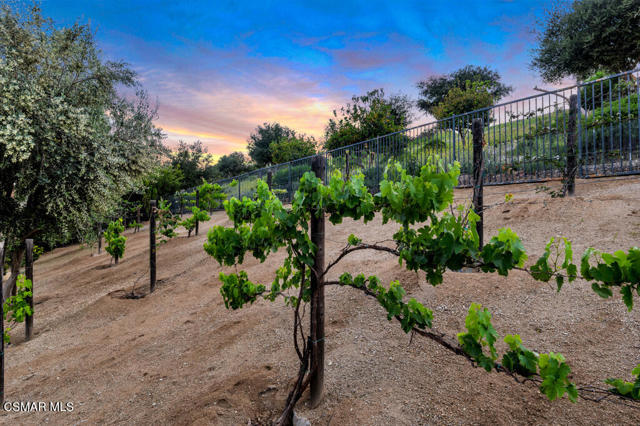 5715 Calais Court, Calabasas CA: https://media.crmls.org/mediaz/158063f0-6255-4bb5-bb66-15d1bb01ec85.jpg