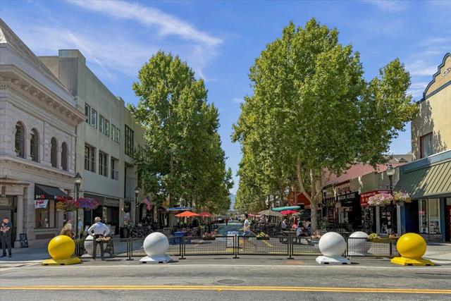 586 Burgoyne Street, Mountain View CA: https://media.crmls.org/mediaz/15808b41-f00e-4488-b034-fad4b83d2973.jpg