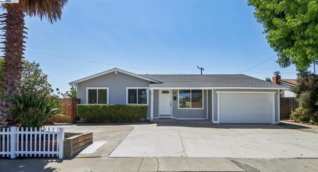 39681 Sundale Dr, Fremont CA: https://media.crmls.org/mediaz/15809bfc-704b-4e6d-8d64-a61e14b1c4be.jpg