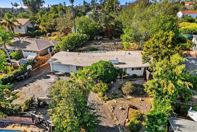 320 Beaumont Dr., Vista CA: https://media.crmls.org/mediaz/15811d14-c73f-47bf-8ecd-16bbaf524008.jpg