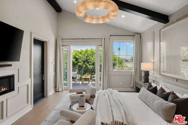 18057 Valley Vista Boulevard, Encino CA: https://media.crmls.org/mediaz/1581270f-ab90-4069-afcb-f14d19c31f2d.jpg