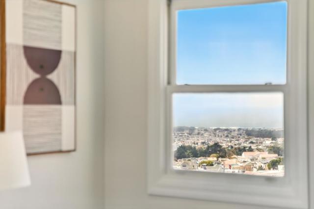 1260 Monterey Boulevard, San Francisco CA: https://media.crmls.org/mediaz/15813236-3ed5-4306-a5f4-33abf67ae01c.jpg