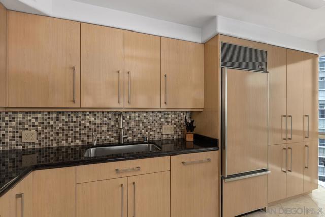 1810 Avenida Del Mundo, Coronado CA: https://media.crmls.org/mediaz/1581762b-dfcc-46b9-a13e-e8c09da6bd1f.jpg