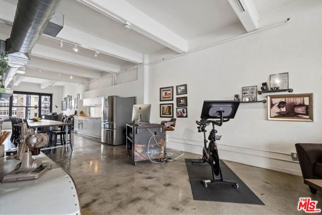 814 Spring Street, Los Angeles, California 90014, 1 Bedroom Bedrooms, ,1 BathroomBathrooms,Condominium,For Sale,Spring,24426901