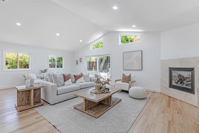 37972 Ballard Dr, Fremont CA: https://media.crmls.org/mediaz/1581dea6-5e9d-4f38-aa0b-14e21fd9fc35.jpg