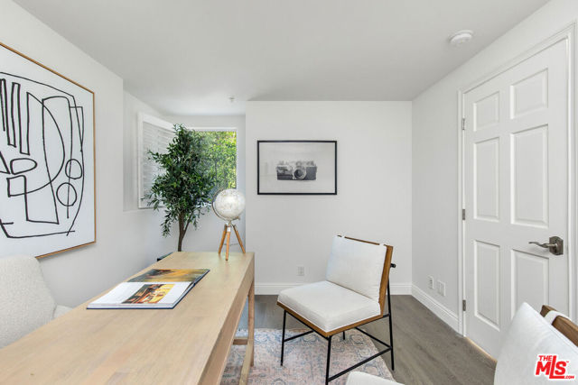 10523 Selkirk Lane, Los Angeles CA: https://media.crmls.org/mediaz/15821503-f49f-48e6-9553-e49b69f0bc62.jpg