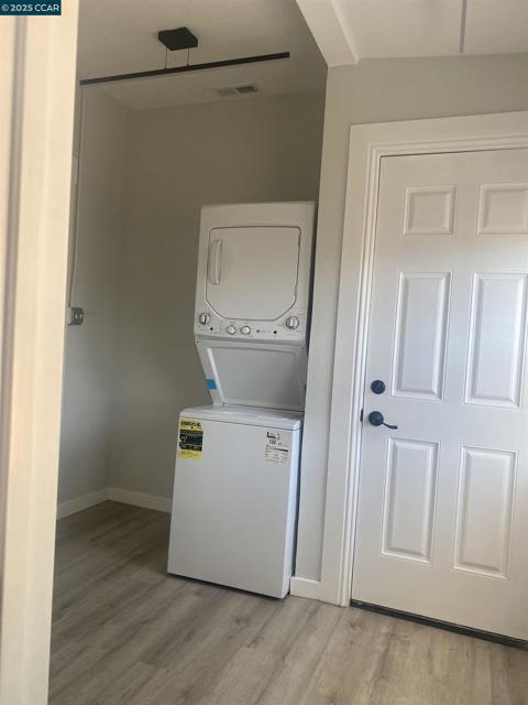 218 Bissell Ave, Richmond CA: https://media.crmls.org/mediaz/15828afa-ad51-49d4-a9b9-e1d4af12399c.jpg