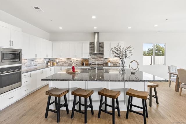 1417 Apex Place, Escondido CA: https://media.crmls.org/mediaz/1582b06b-ace2-43b6-bfd4-52f1d8dd47f9.jpg
