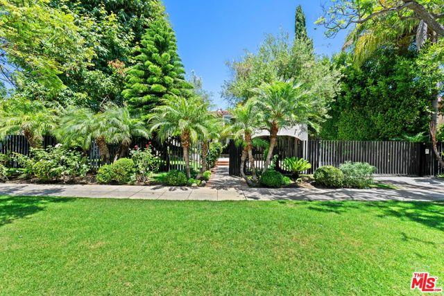512 N Palm Drive, Beverly Hills CA: https://media.crmls.org/mediaz/1582bd3b-9878-4608-8e6e-f20614511df9.jpg