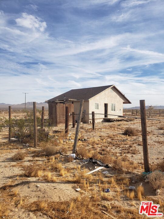 14196 Fairlane Road, Lucerne Valley CA: https://media.crmls.org/mediaz/1582f3a9-6a35-4794-b146-fa1146333bd3.jpg