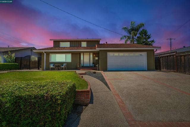9597 Davona Dr, San Ramon CA: https://media.crmls.org/mediaz/15831525-8785-4b22-bdf1-1faa72eda886.jpg