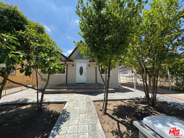 5049 Hesperia Avenue, Encino CA: https://media.crmls.org/mediaz/15837da3-d772-49b7-bc62-f110e0241bbd.jpg