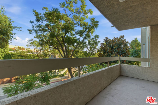8960 Cynthia Street, West Hollywood CA: https://media.crmls.org/mediaz/1583a1c4-314e-4d83-8168-60a5afaefe74.jpg