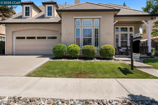 96 Heritage Way, Brentwood CA: https://media.crmls.org/mediaz/158415d0-5a1a-43a4-ab0d-86ae161dfb3d.jpg
