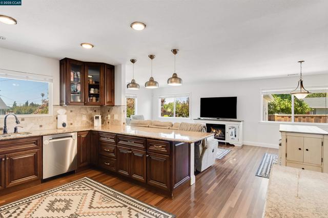 1349 Montana Dr, Concord CA: https://media.crmls.org/mediaz/158445c5-0bd5-461e-9a62-fa3e00bccb64.jpg