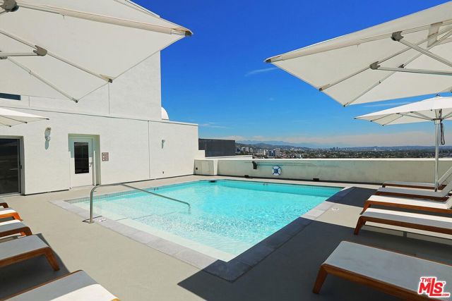 838 Doheny Drive, West Hollywood, California 90069, 2 Bedrooms Bedrooms, ,2 BathroomsBathrooms,Condominium,For Sale,Doheny,24422655